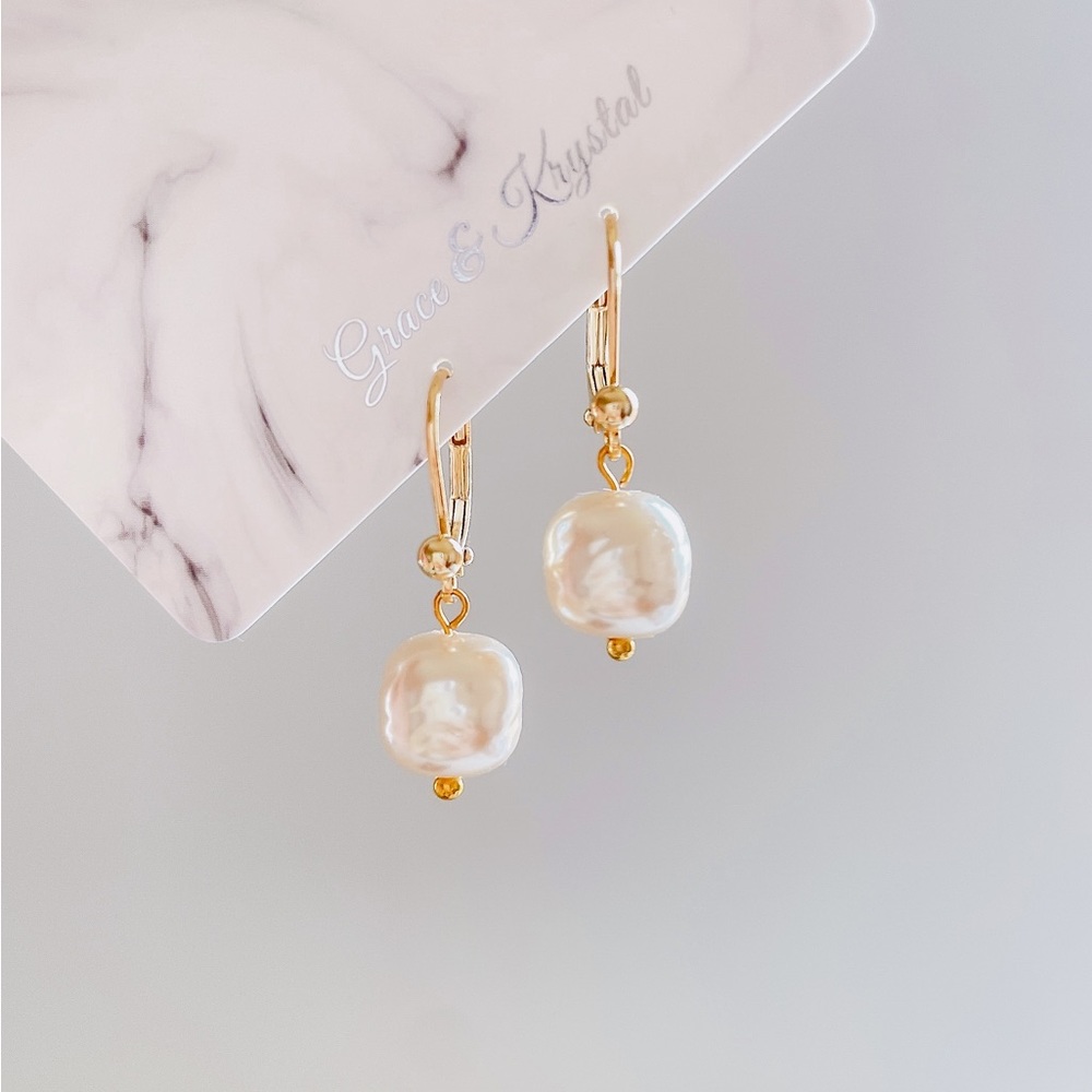 Minimalist Japan vintage pearl earrings